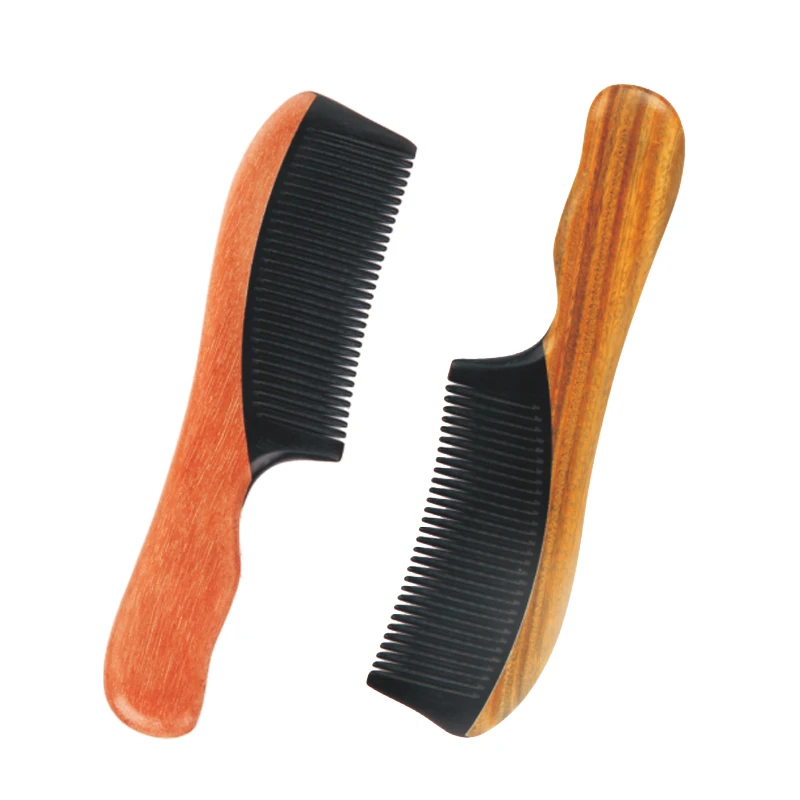Peine de madera con dientes antiest&aacute;ticos
