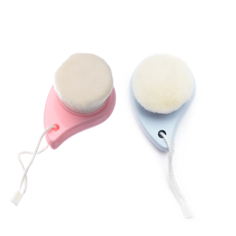 Mini cepillo facial de cerdas ultrasuaves de pl&aacute;stico color macarr&oacute;n