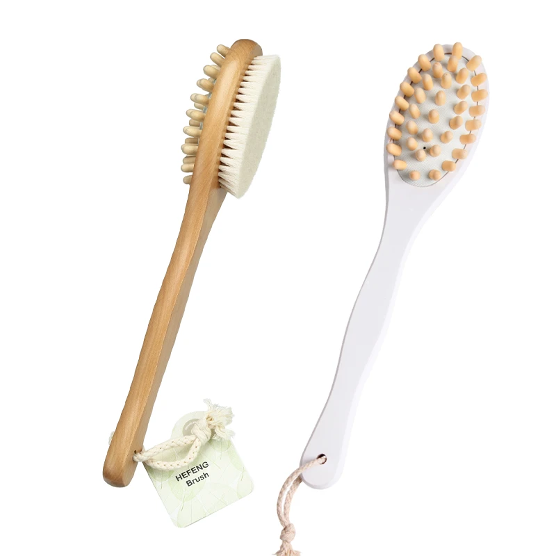 Cepillo corporal de madera de doble cara con p&uacute;as de masaje.