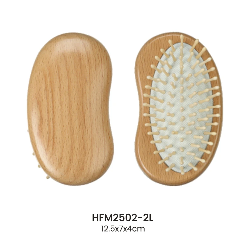 Cepillo de pelo con coj&iacute;n de madera de haya en forma de guisante y pasadores de madera