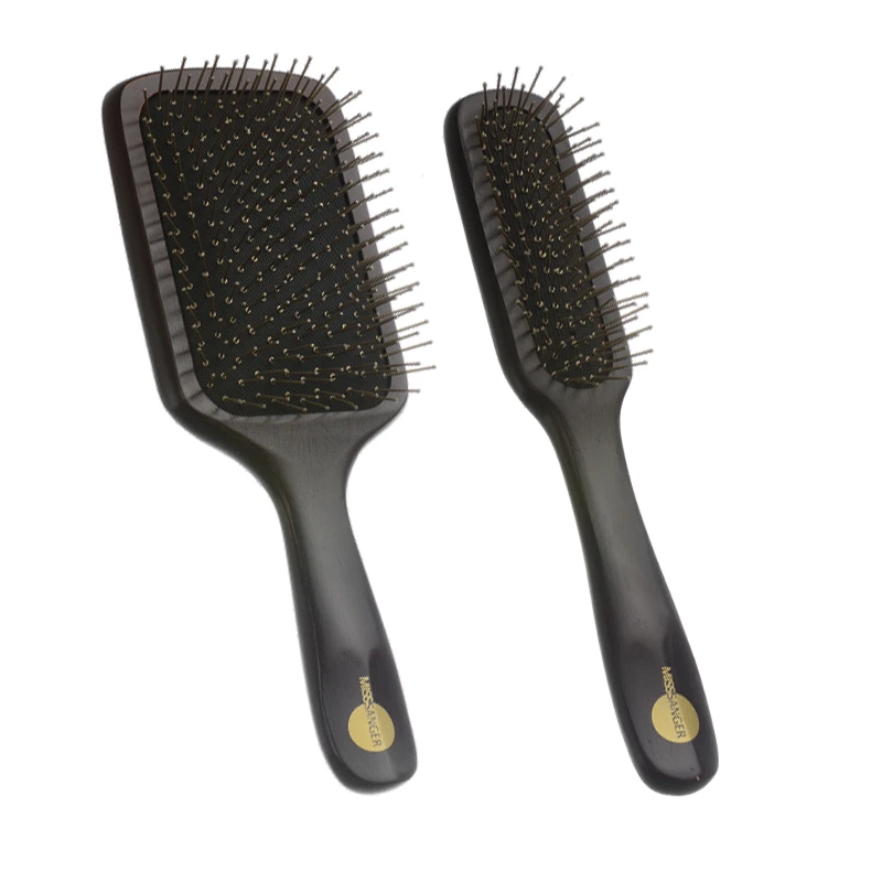 Cepillo para cojines de madera te&ntilde;ida de oscuro con p&uacute;as de nailon con punta amarilla